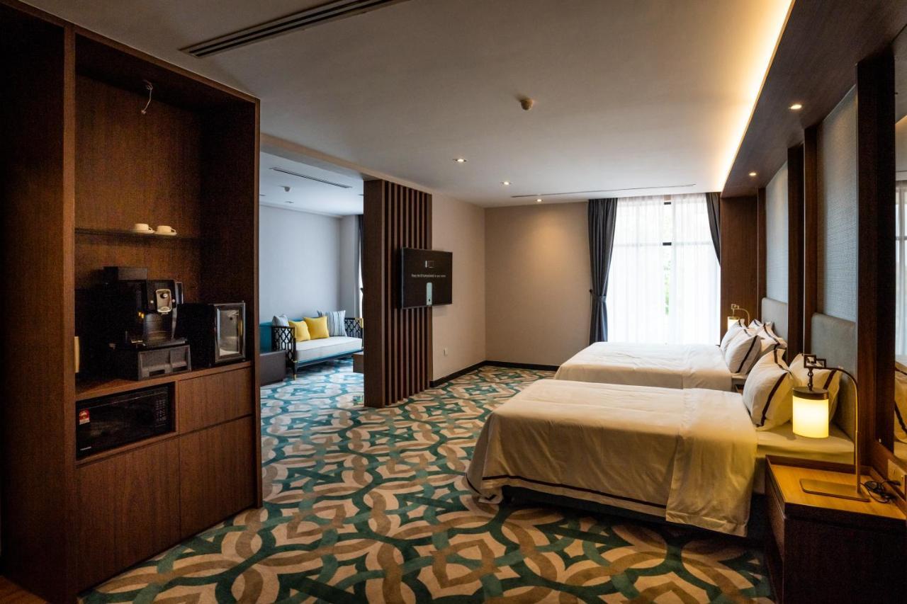 Christee Suites Hotel Malacca Exterior foto