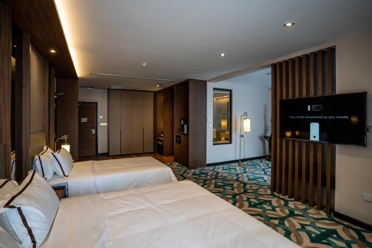 Christee Suites Hotel Malacca Exterior foto