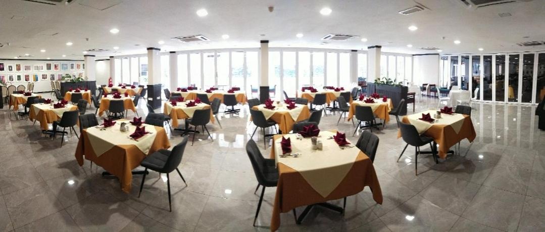 Christee Suites Hotel Malacca Exterior foto